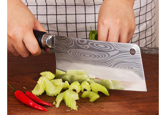 Кухонный нож в дамасском стиле